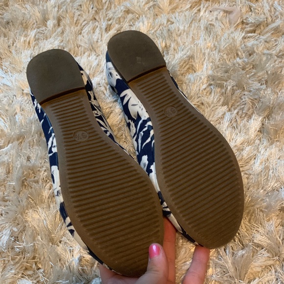 Navy/White floral flats - Picture 2 of 4